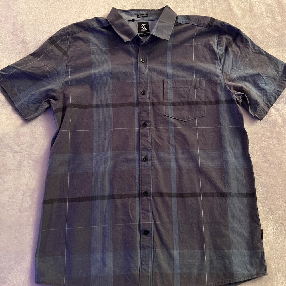 Mens Volcom Large Botton Up Shirt